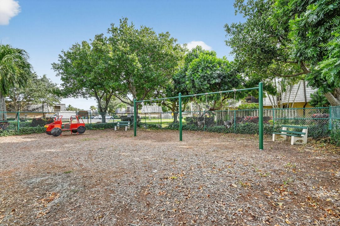 En Venta: $239,777 (2 camas, 2 baños, 1232 Pies cuadrados)