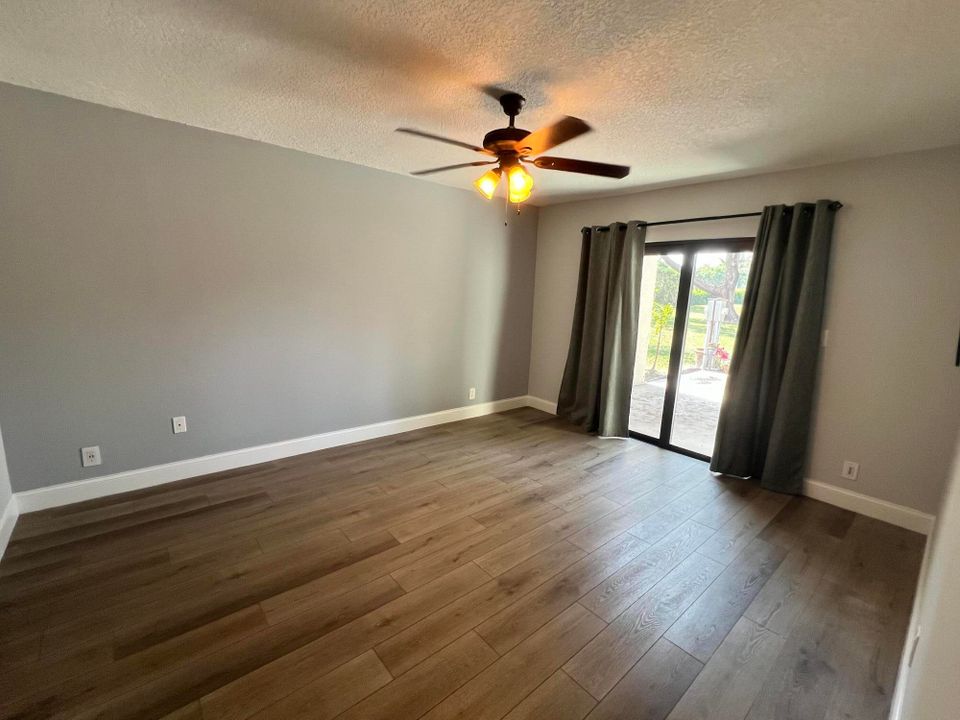 出租: $3,000 (3 贝兹, 2 浴室, 1200 平方英尺)