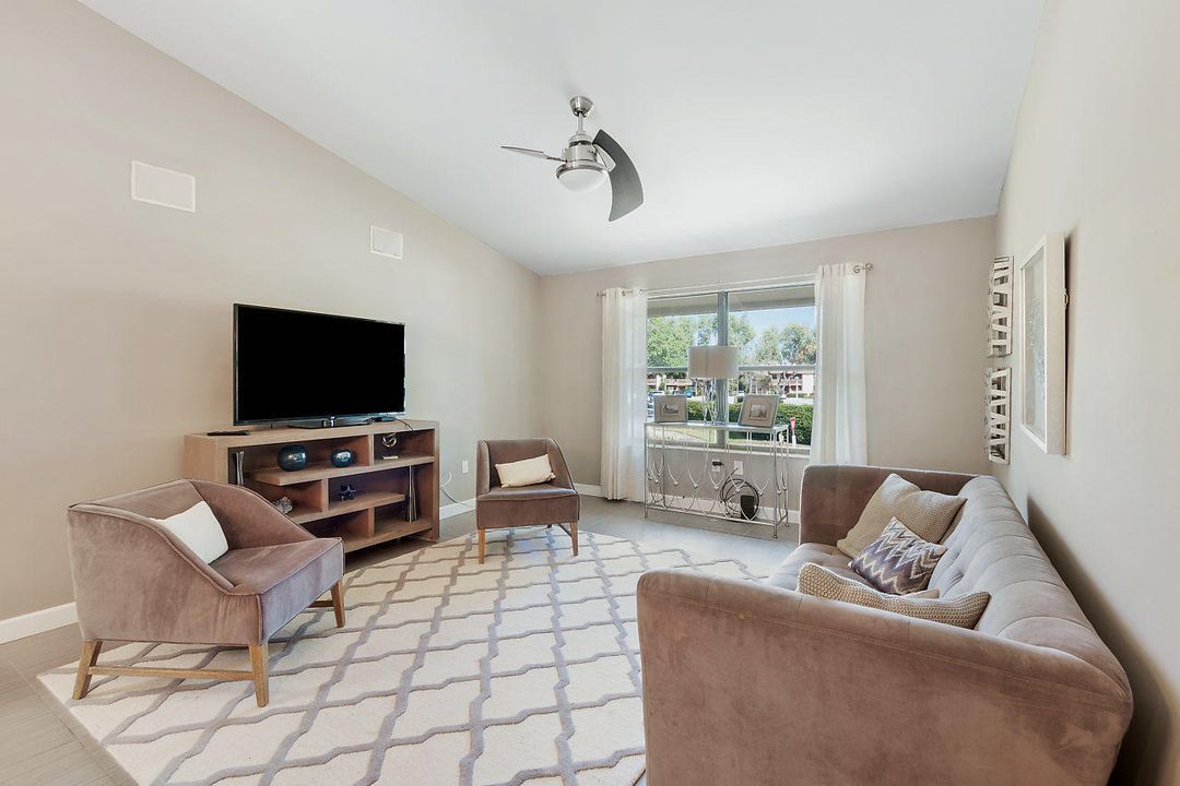 出租: $4,500 (3 贝兹, 2 浴室, 1300 平方英尺)