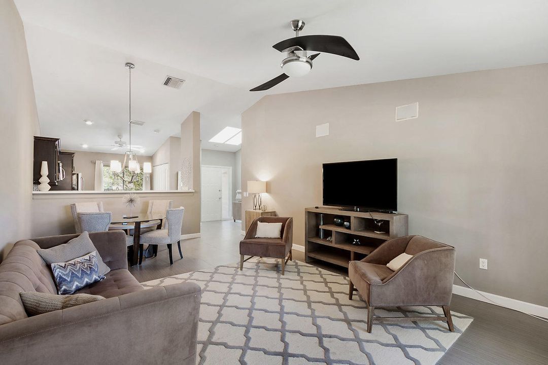 出租: $4,500 (3 贝兹, 2 浴室, 1300 平方英尺)