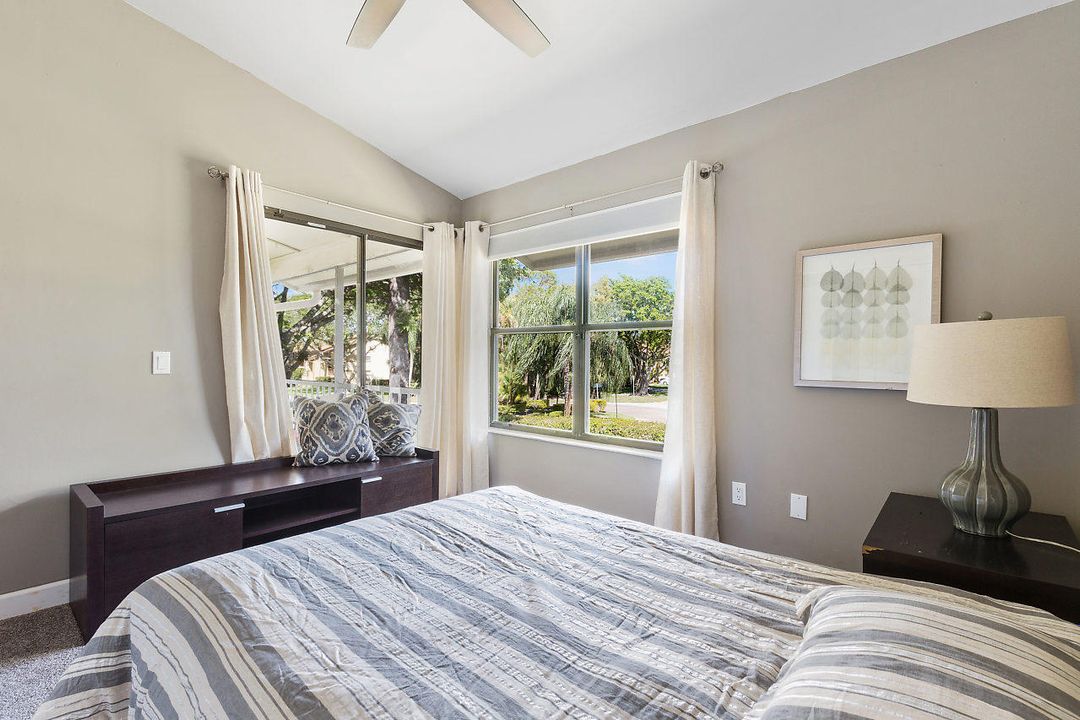 出租: $4,500 (3 贝兹, 2 浴室, 1300 平方英尺)