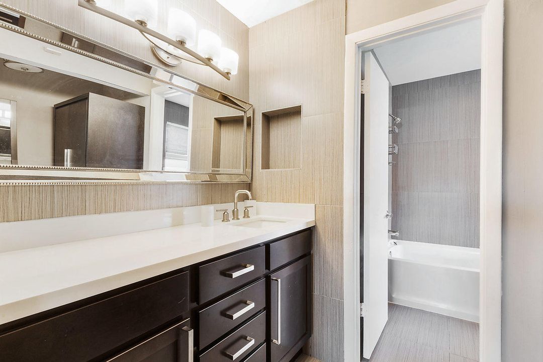 出租: $4,500 (3 贝兹, 2 浴室, 1300 平方英尺)