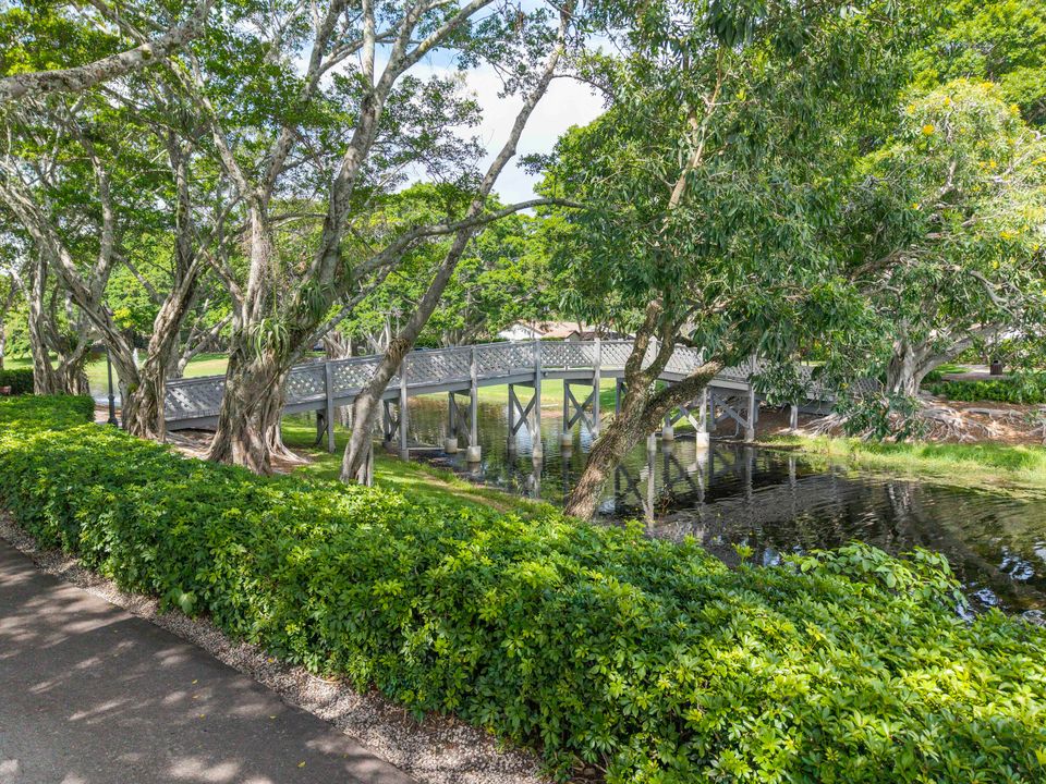 合同活跃: $1,699,900 (4 贝兹, 3 浴室, 2586 平方英尺)