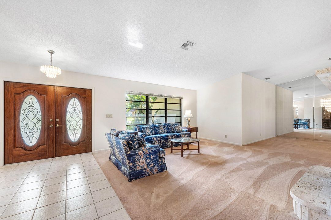 Под контрактом: $1,325,000 (4 спален, 2 ванн, 2845 Квадратных фут)