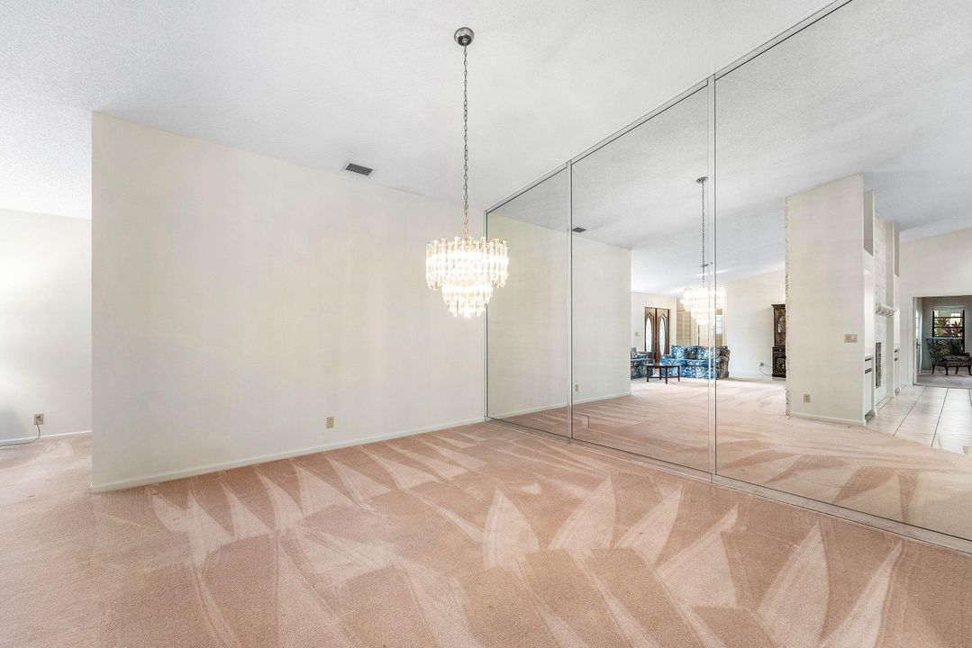 Под контрактом: $1,325,000 (4 спален, 2 ванн, 2845 Квадратных фут)