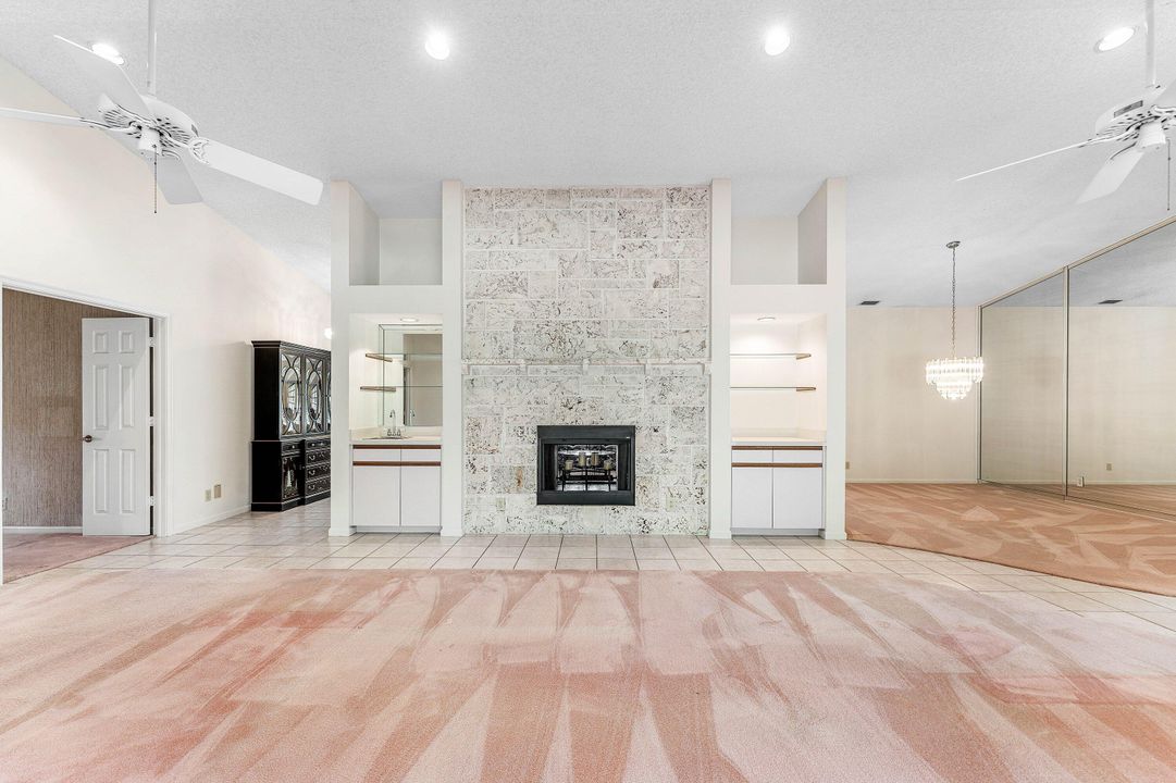 Под контрактом: $1,325,000 (4 спален, 2 ванн, 2845 Квадратных фут)