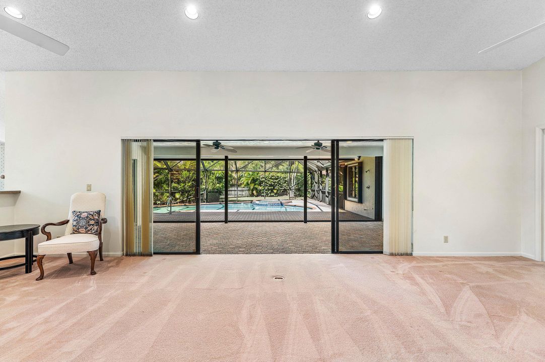 Под контрактом: $1,325,000 (4 спален, 2 ванн, 2845 Квадратных фут)