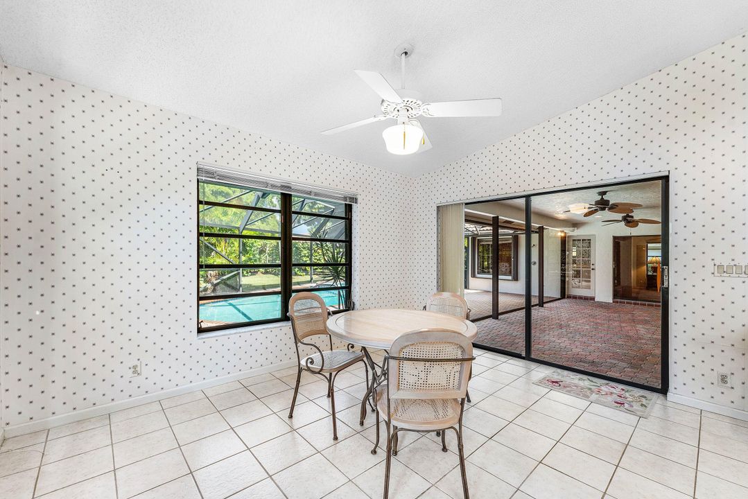 Под контрактом: $1,325,000 (4 спален, 2 ванн, 2845 Квадратных фут)