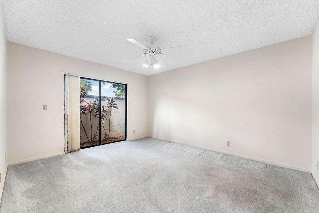 Под контрактом: $1,325,000 (4 спален, 2 ванн, 2845 Квадратных фут)