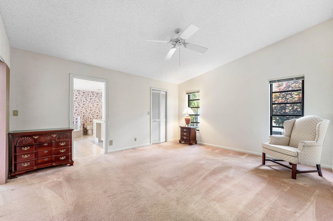 Под контрактом: $1,325,000 (4 спален, 2 ванн, 2845 Квадратных фут)