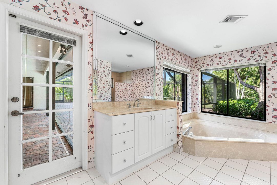 Под контрактом: $1,325,000 (4 спален, 2 ванн, 2845 Квадратных фут)