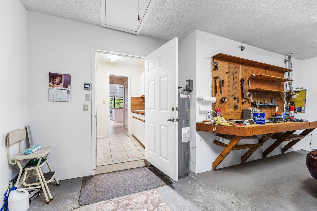 Под контрактом: $1,325,000 (4 спален, 2 ванн, 2845 Квадратных фут)