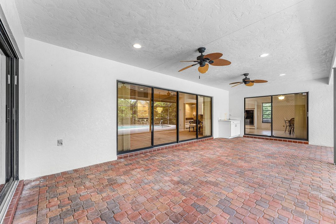 Под контрактом: $1,325,000 (4 спален, 2 ванн, 2845 Квадратных фут)