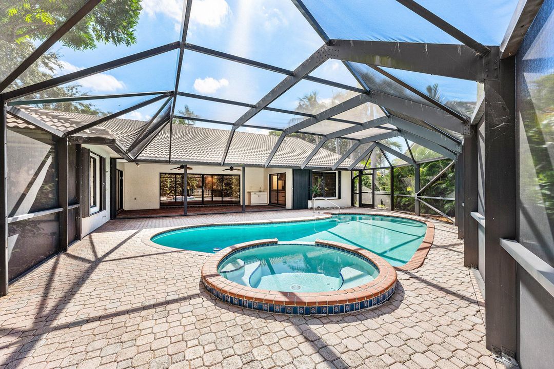 Под контрактом: $1,325,000 (4 спален, 2 ванн, 2845 Квадратных фут)