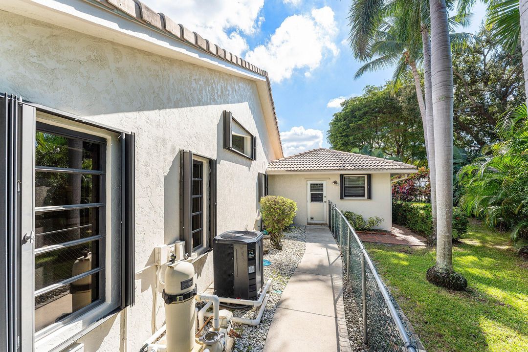 Под контрактом: $1,325,000 (4 спален, 2 ванн, 2845 Квадратных фут)