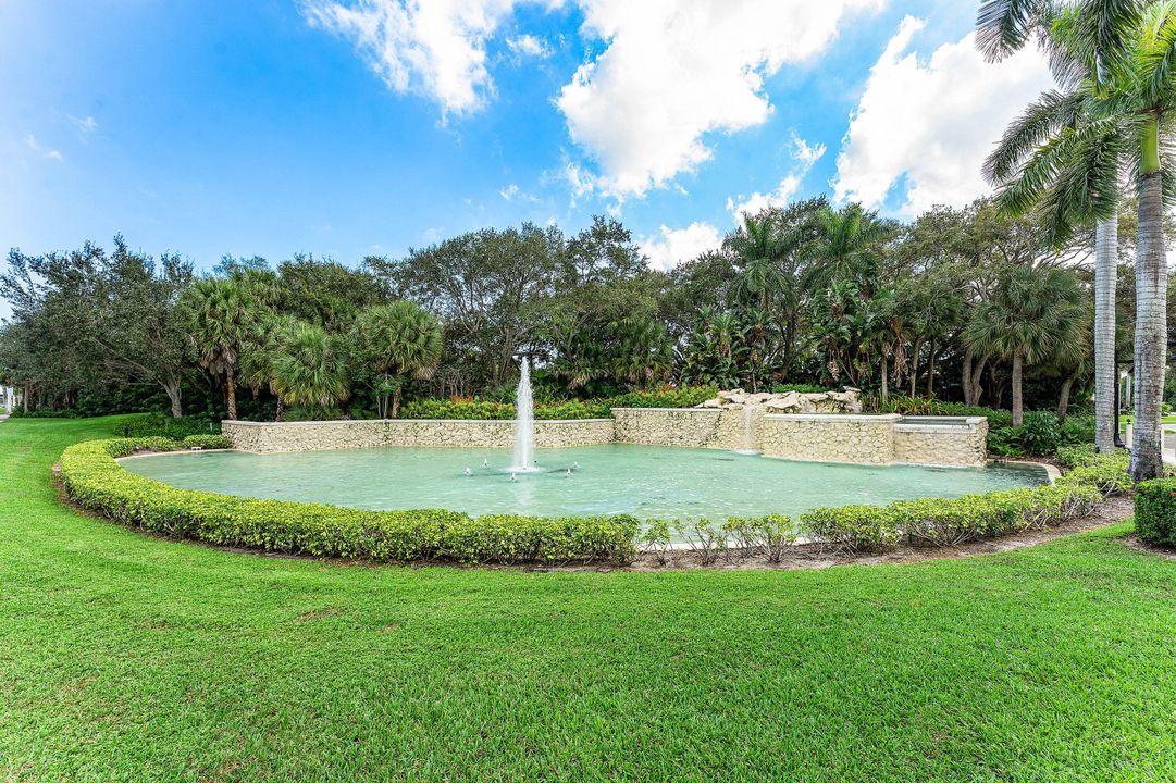 Под контрактом: $1,325,000 (4 спален, 2 ванн, 2845 Квадратных фут)