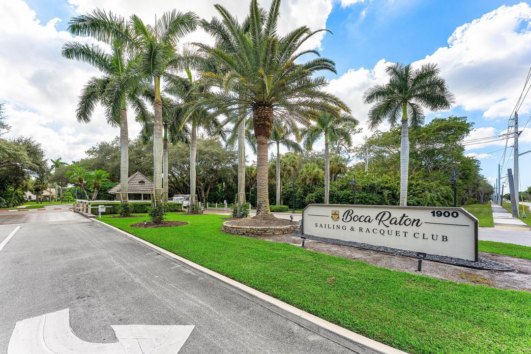 Под контрактом: $1,325,000 (4 спален, 2 ванн, 2845 Квадратных фут)