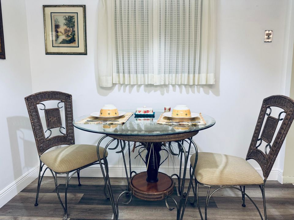 Active With Contract: $2,500 (2 beds, 2 baths, 1428 Square Feet)