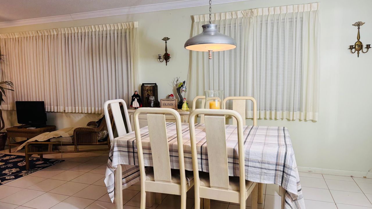 Active With Contract: $2,500 (2 beds, 2 baths, 1428 Square Feet)