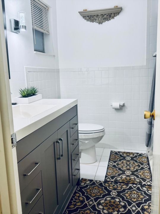 Active With Contract: $2,500 (2 beds, 2 baths, 1428 Square Feet)