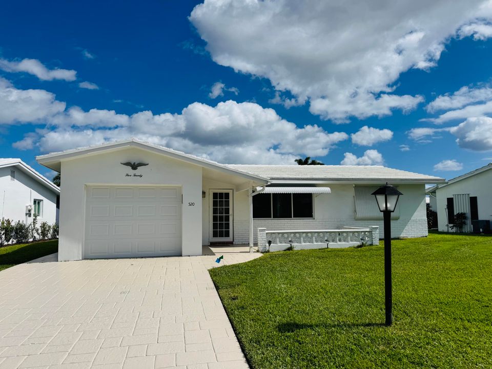 Active With Contract: $2,500 (2 beds, 2 baths, 1428 Square Feet)