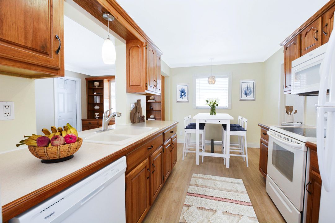 Active With Contract: $299,000 (2 beds, 2 baths, 1428 Square Feet)