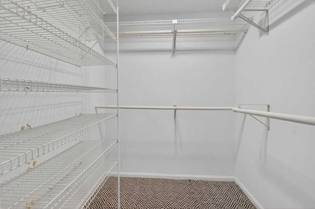 合同活跃: $283,500 (3 贝兹, 2 浴室, 1597 平方英尺)