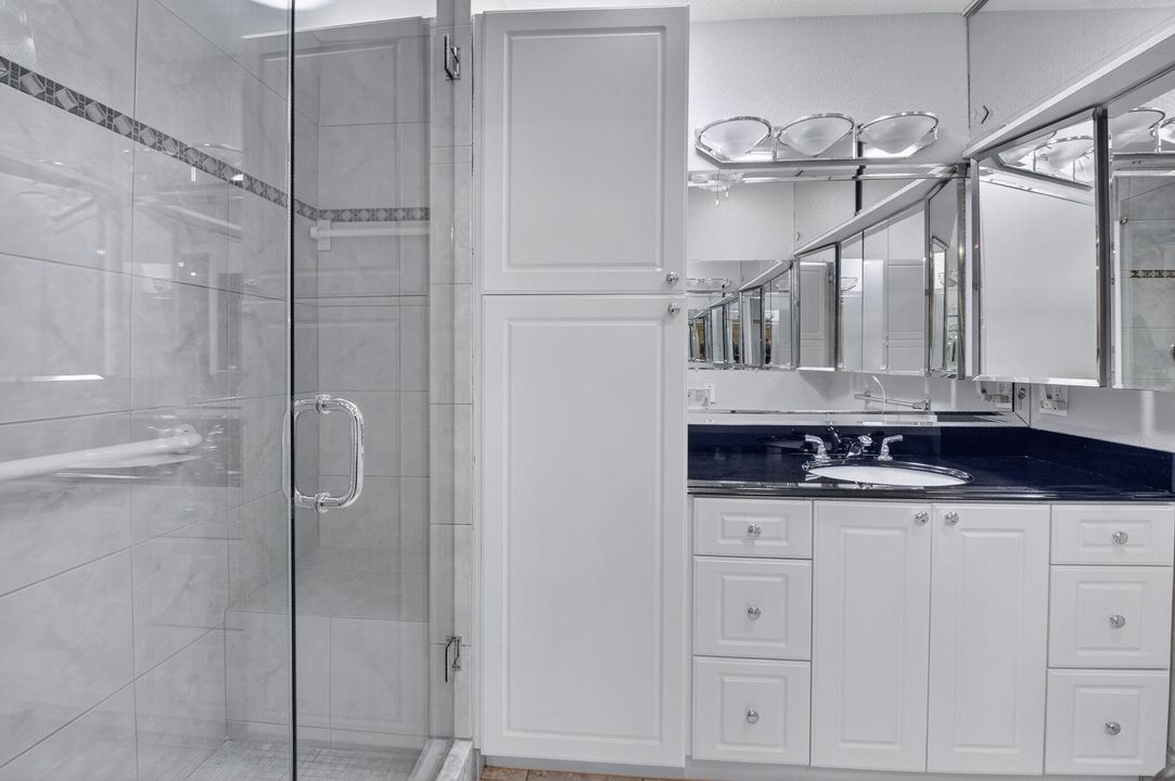 合同活跃: $283,500 (3 贝兹, 2 浴室, 1597 平方英尺)