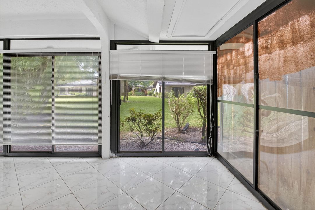 合同活跃: $283,500 (3 贝兹, 2 浴室, 1597 平方英尺)