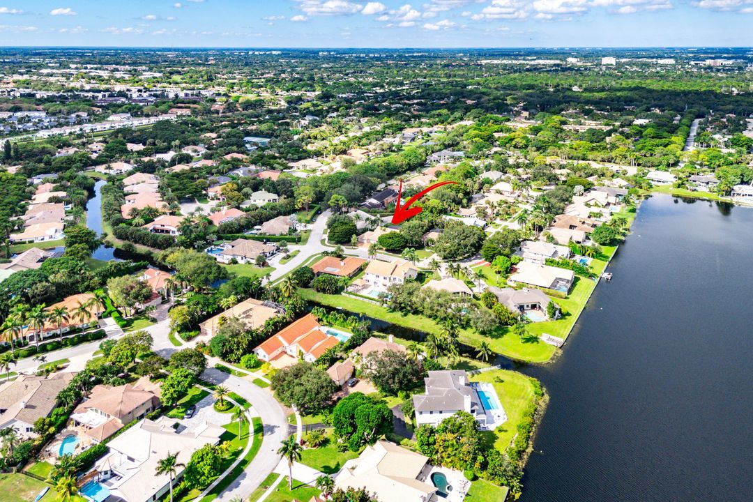 Под контрактом: $1,325,000 (4 спален, 2 ванн, 2845 Квадратных фут)