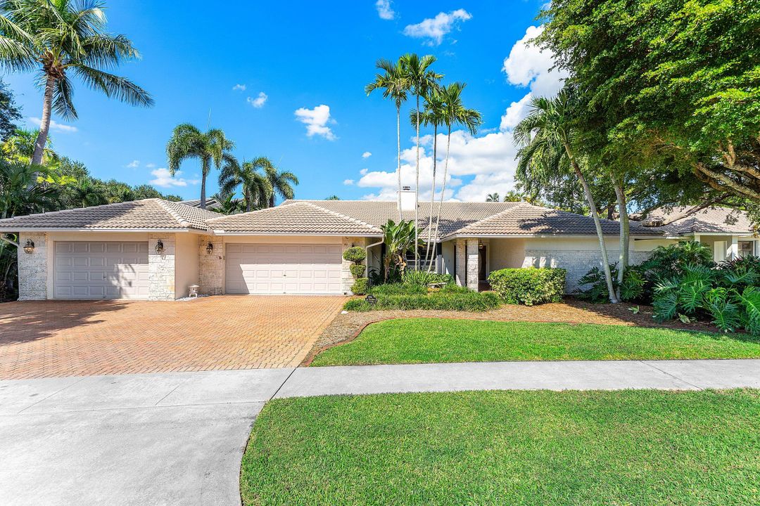 Под контрактом: $1,325,000 (4 спален, 2 ванн, 2845 Квадратных фут)