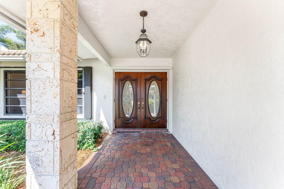 Под контрактом: $1,325,000 (4 спален, 2 ванн, 2845 Квадратных фут)