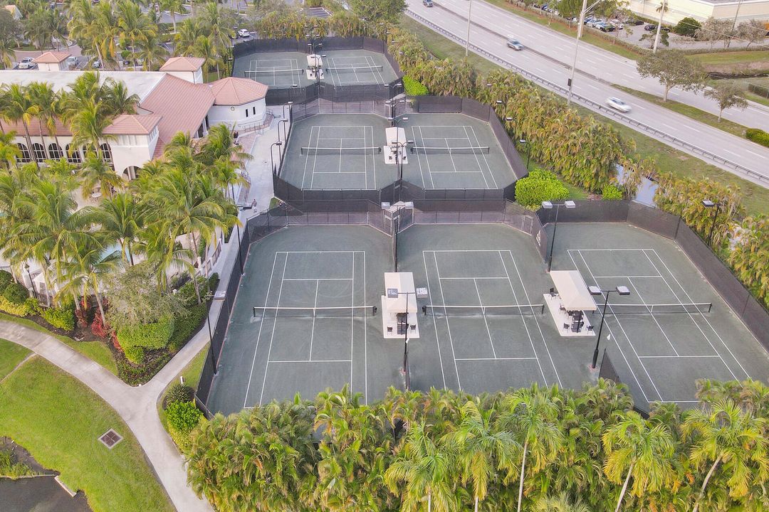 En Venta: $225,000 (2 camas, 2 baños, 1831 Pies cuadrados)