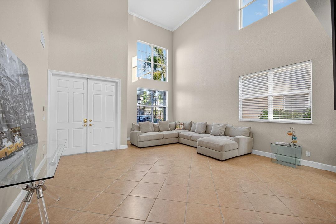 For Sale: $950,000 (5 beds, 3 baths, 3466 Square Feet)