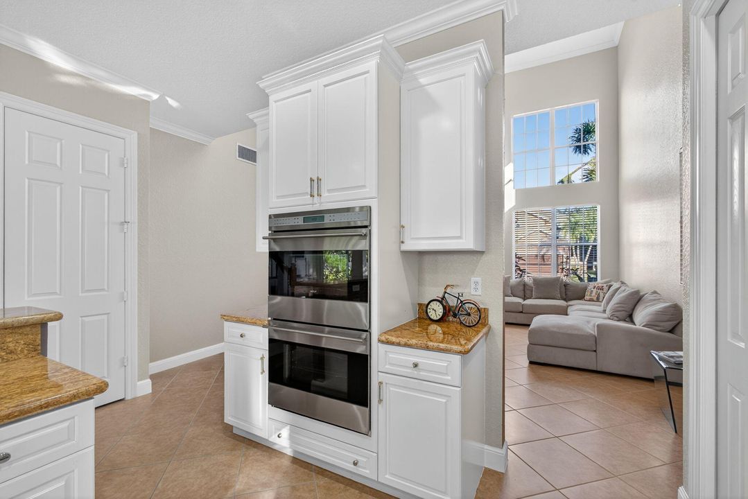 For Sale: $950,000 (5 beds, 3 baths, 3466 Square Feet)