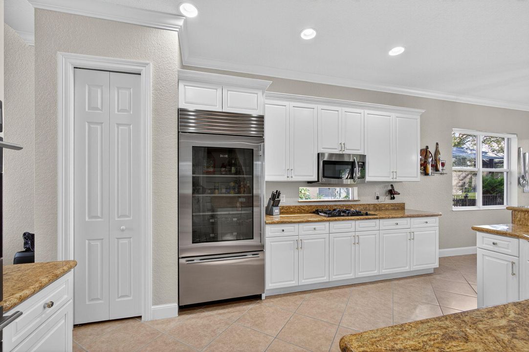 For Sale: $950,000 (5 beds, 3 baths, 3466 Square Feet)