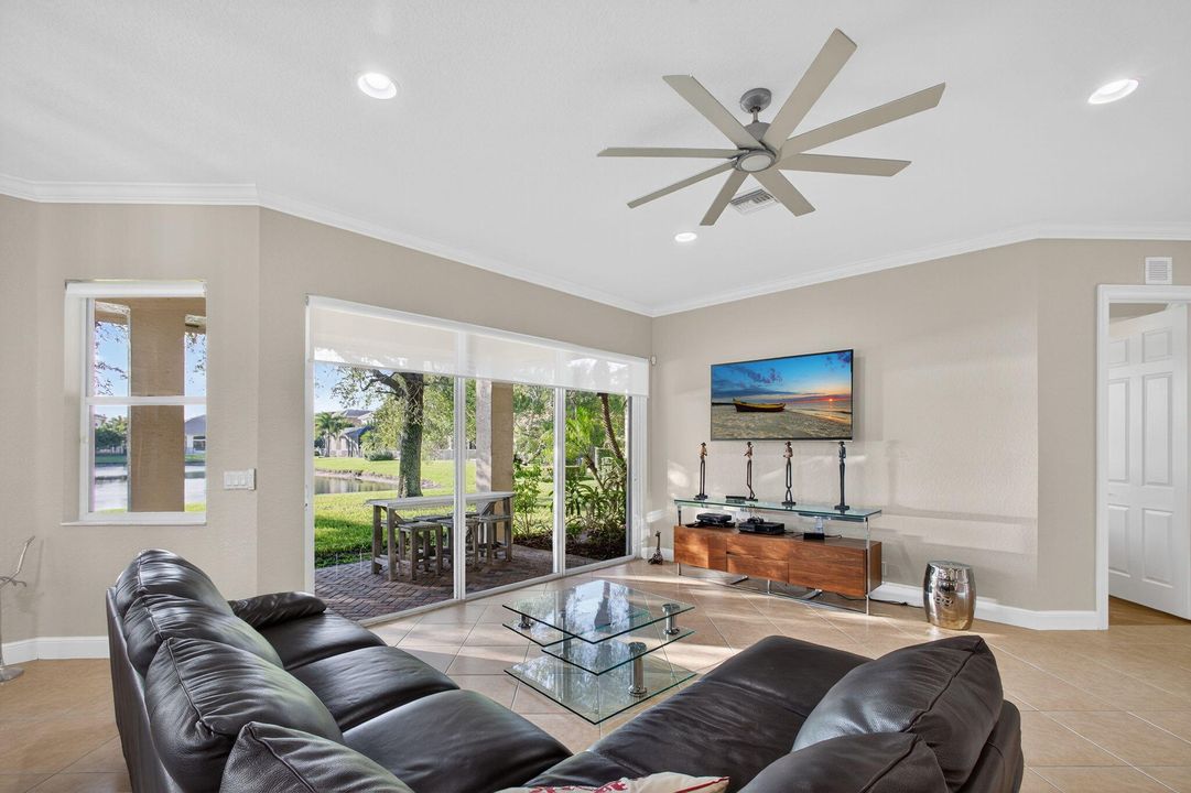 For Sale: $950,000 (5 beds, 3 baths, 3466 Square Feet)