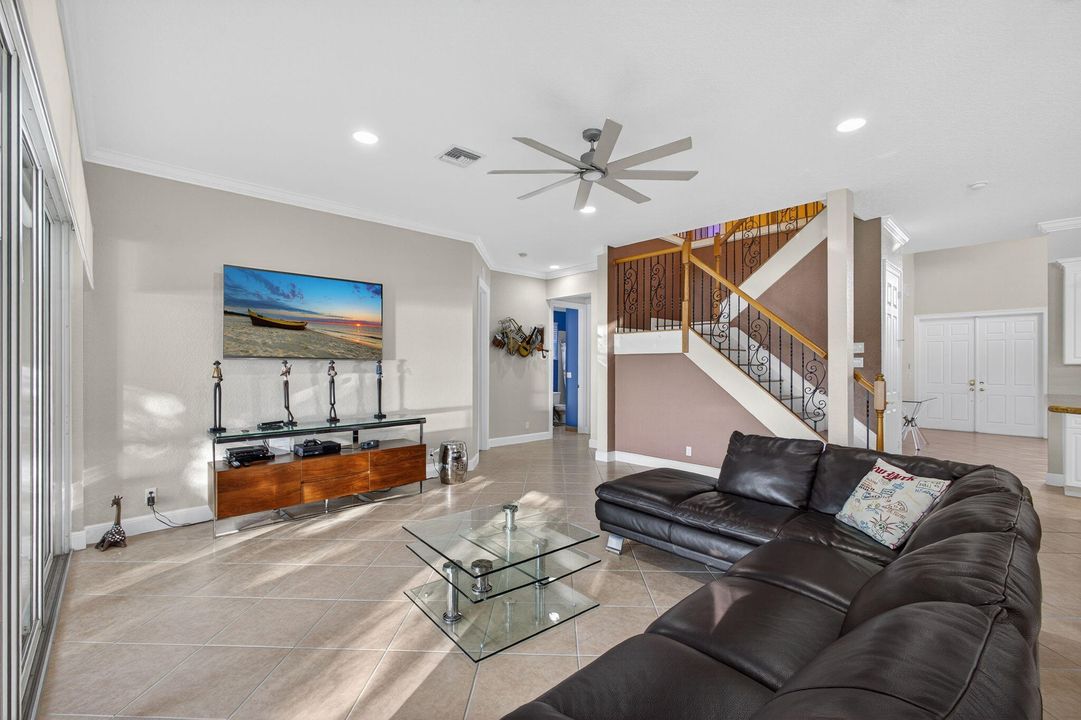 For Sale: $950,000 (5 beds, 3 baths, 3466 Square Feet)