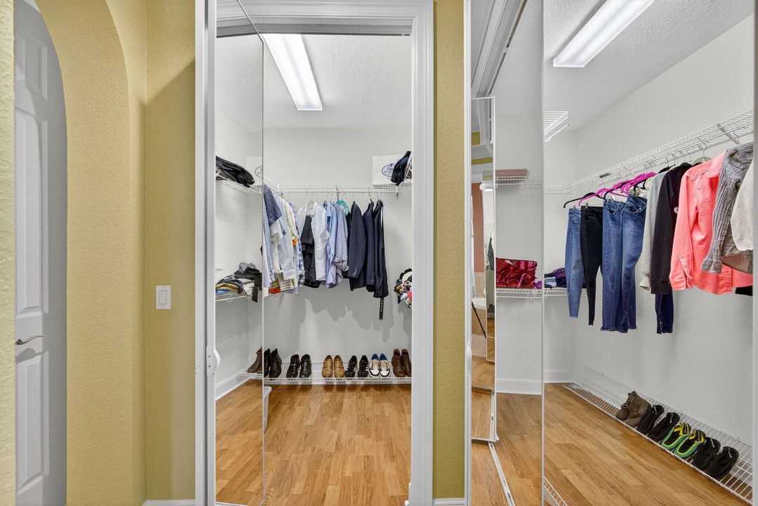 For Sale: $950,000 (5 beds, 3 baths, 3466 Square Feet)