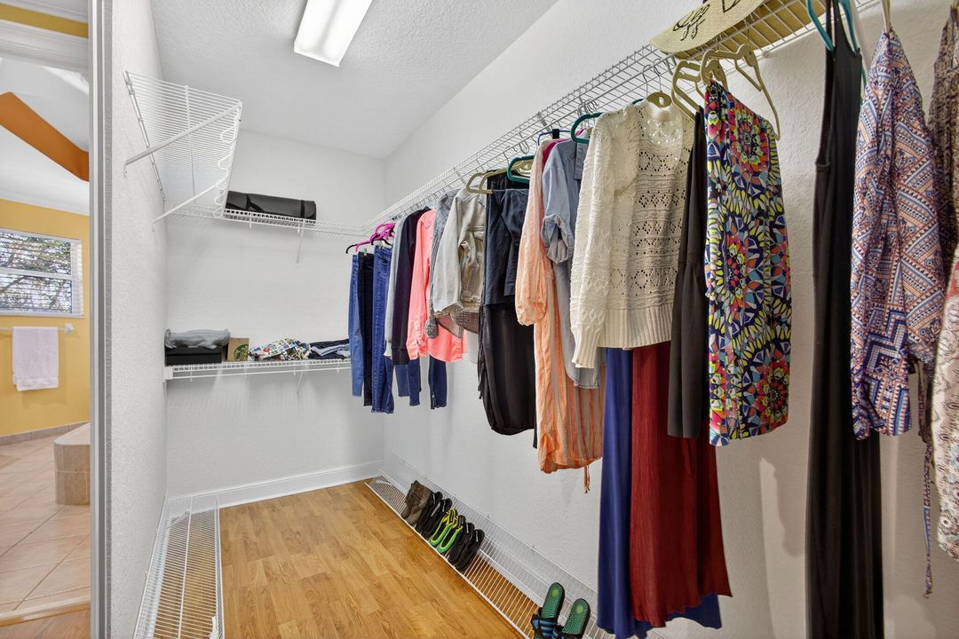 For Sale: $950,000 (5 beds, 3 baths, 3466 Square Feet)