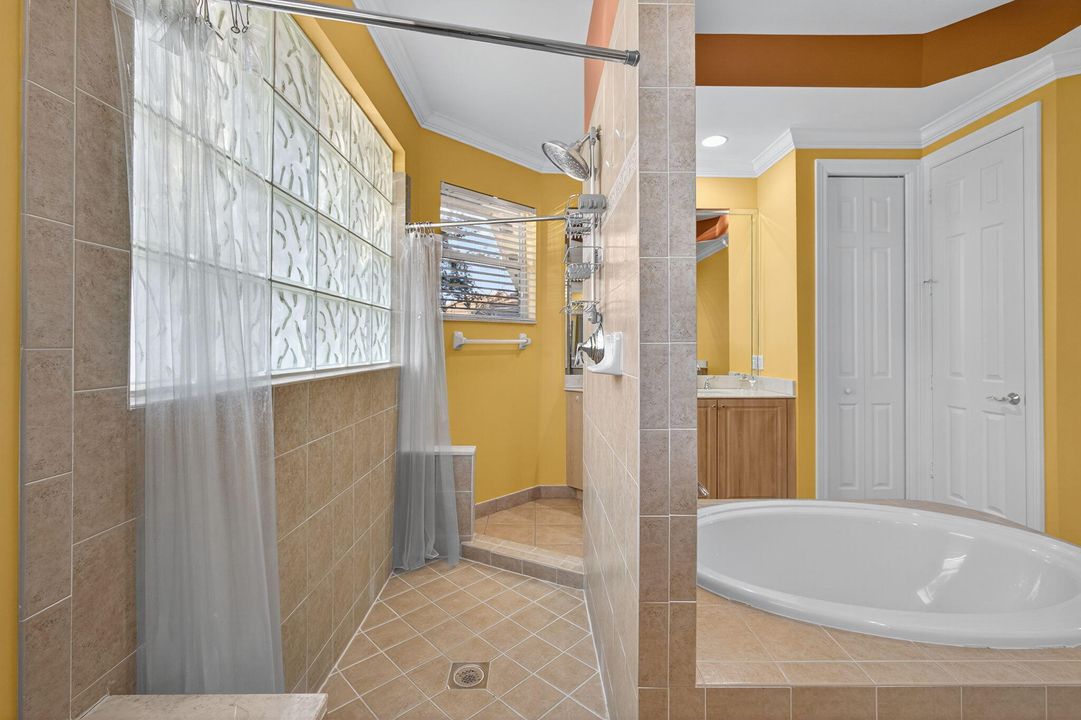 For Sale: $950,000 (5 beds, 3 baths, 3466 Square Feet)