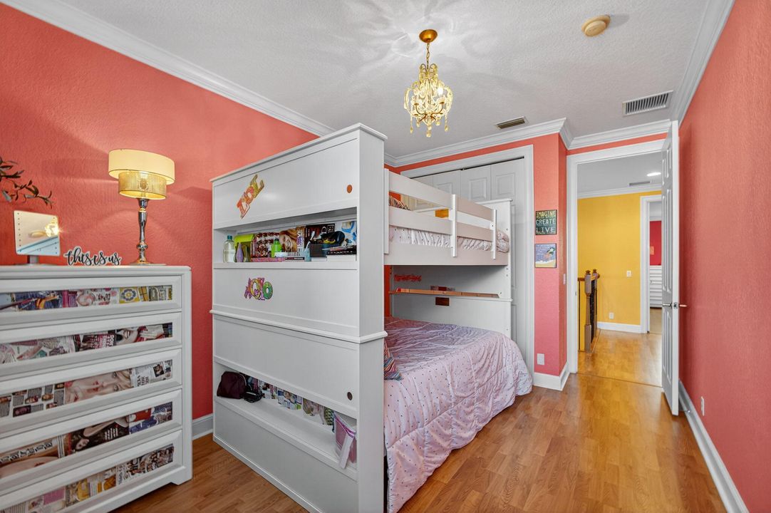 For Sale: $950,000 (5 beds, 3 baths, 3466 Square Feet)