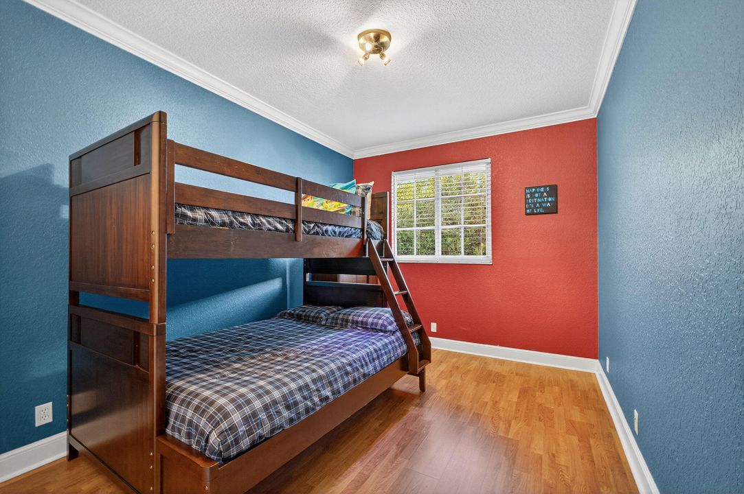 For Sale: $950,000 (5 beds, 3 baths, 3466 Square Feet)