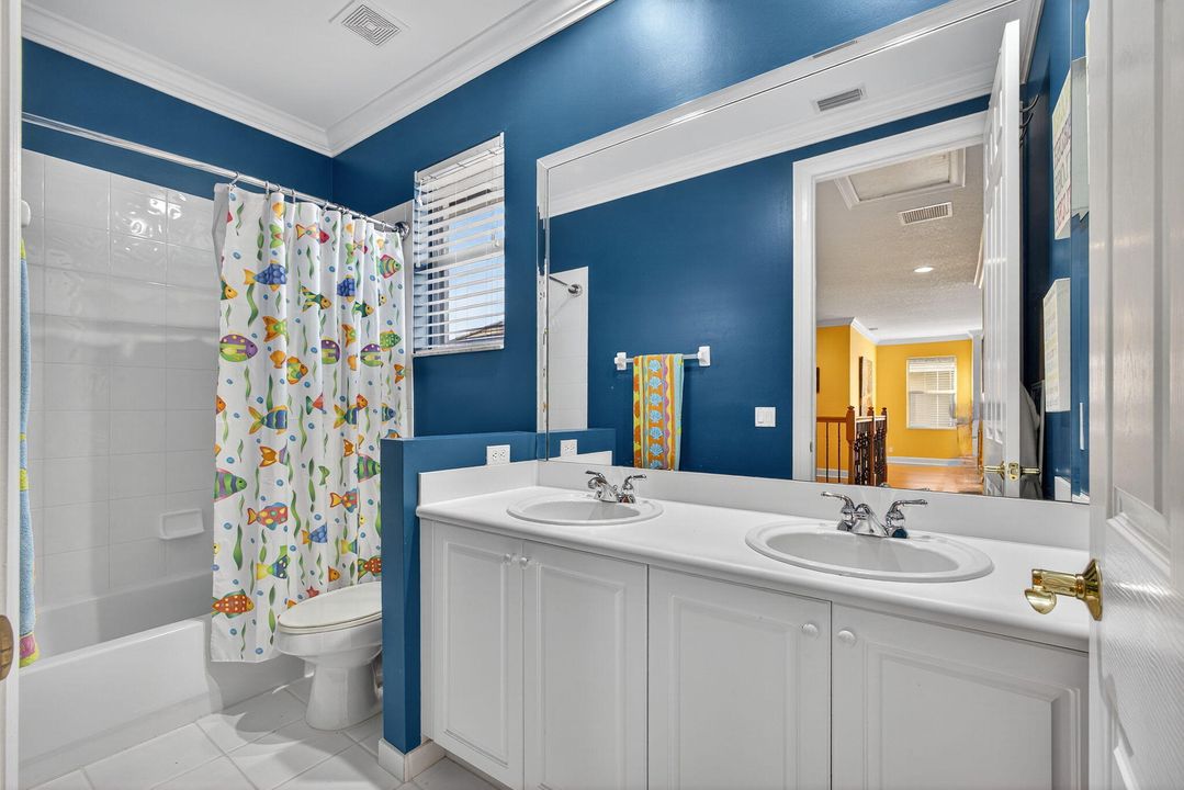 For Sale: $950,000 (5 beds, 3 baths, 3466 Square Feet)