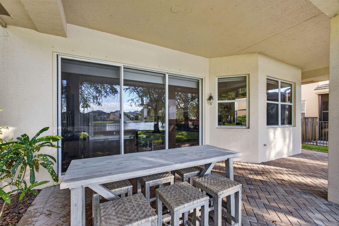 For Sale: $950,000 (5 beds, 3 baths, 3466 Square Feet)