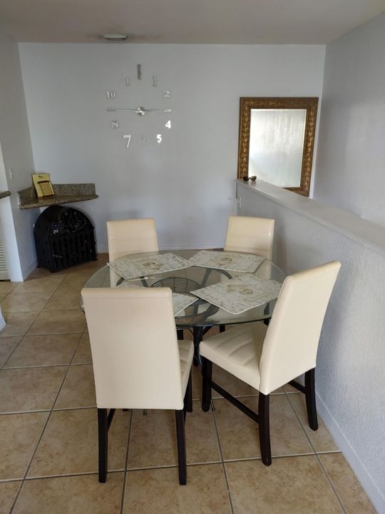 出租: $1,650 (1 贝兹, 1 浴室, 875 平方英尺)