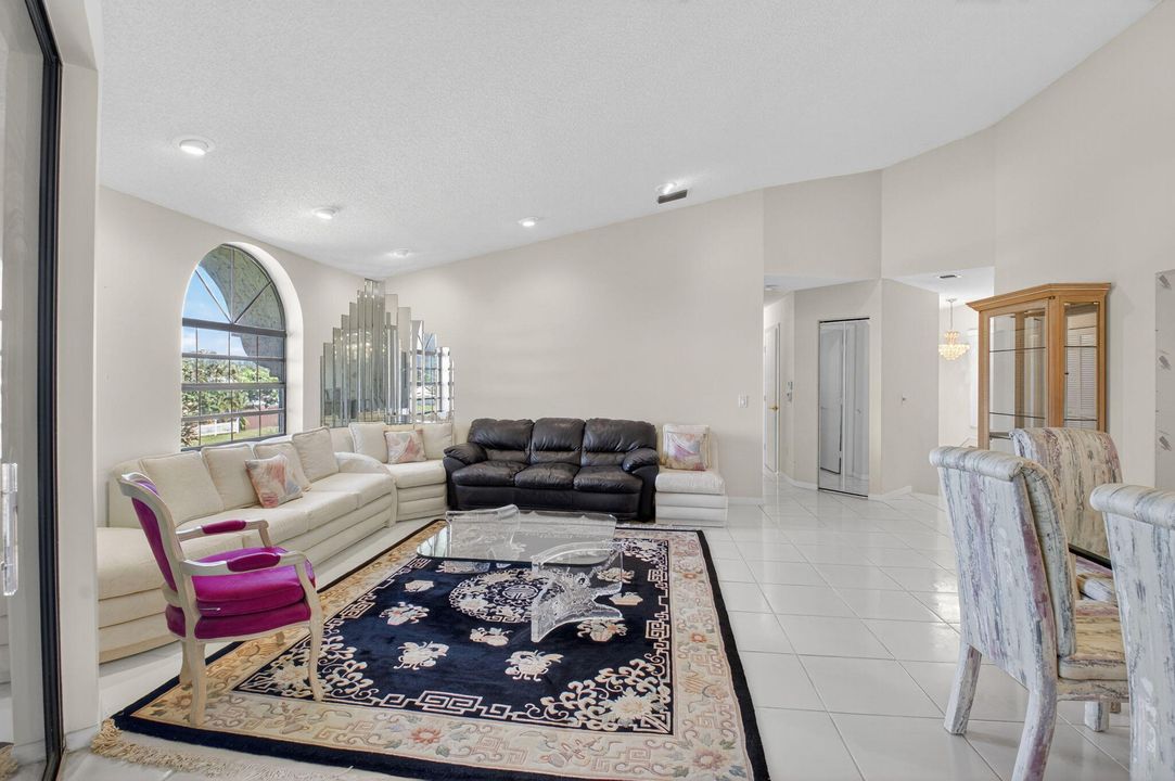 Active With Contract: $220,000 (3 beds, 2 baths, 1657 Square Feet)