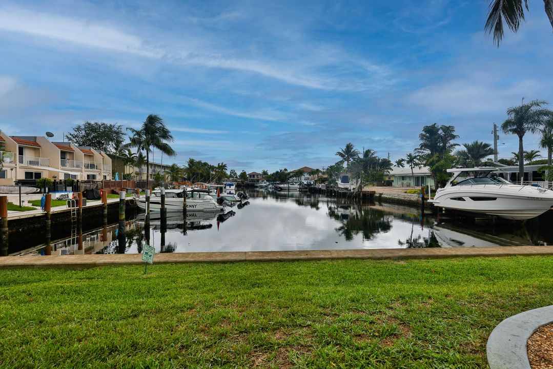 Active With Contract: $1,400 (1 beds, 1 baths, 550 Square Feet)