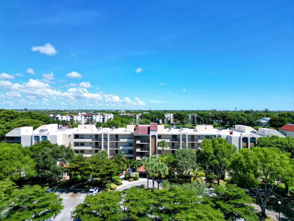 Active With Contract: $5,000 (2 beds, 2 baths, 1272 Square Feet)