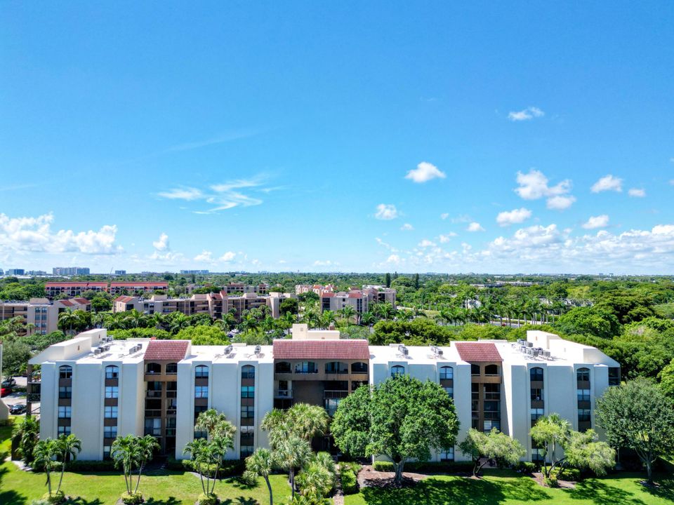 Active With Contract: $5,000 (2 beds, 2 baths, 1272 Square Feet)